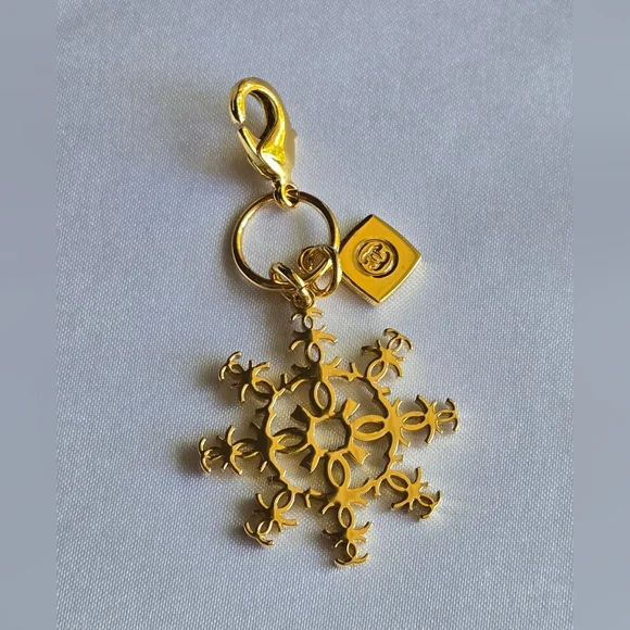 CHANEL Limited Edition 2024 Holiday Gold Snowflake CC Charm - Picture 2 of 4
